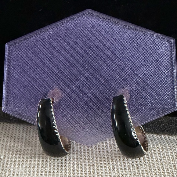 Source Unknown Gold and Black Earring Duo - Picture 2 of 6